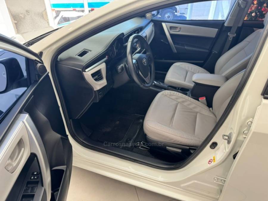 TOYOTA - COROLLA - 2014/2015 - Branca - R$ 88.900,00