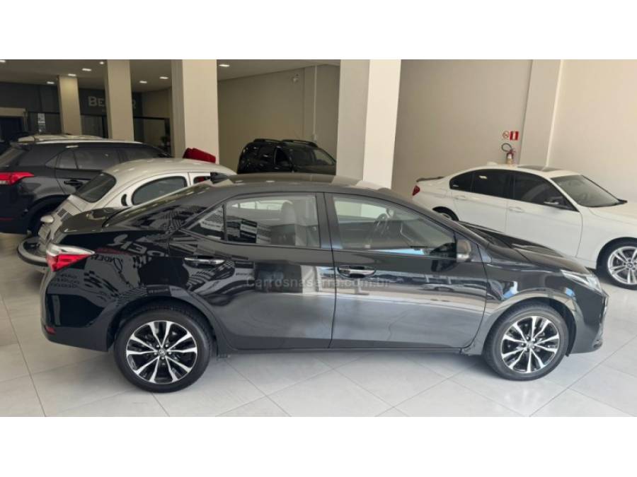 TOYOTA - COROLLA - 2018/2019 - Preta - R$ 108.900,00