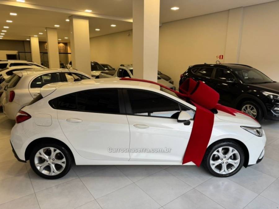 CHEVROLET - CRUZE - 2016/2017 - Branca - R$ 84.900,00