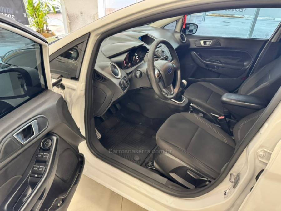 FORD - FIESTA - 2016/2016 - Branca - R$ 51.900,00