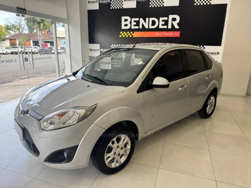 FORD - FIESTA - 2013/2014 - Prata - R$ 42.900,00