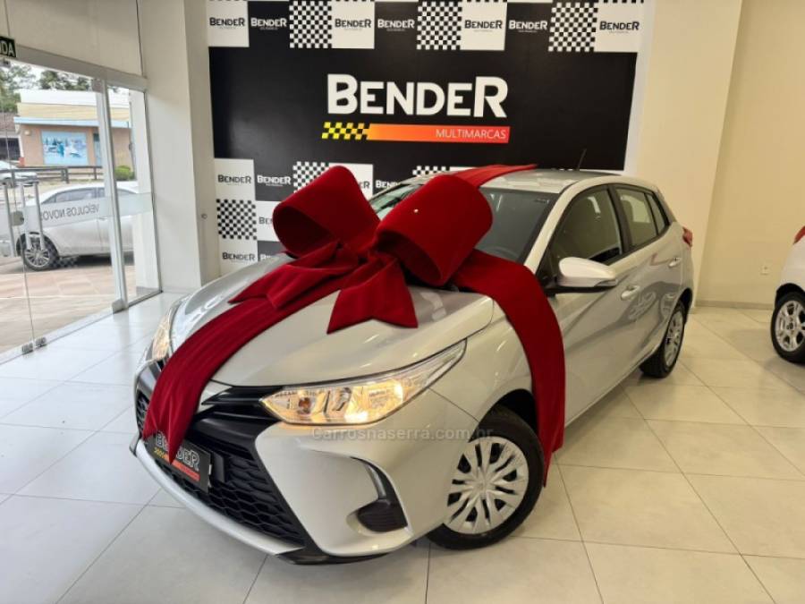 TOYOTA - YARIS - 2022/2023 - Prata - R$ 91.900,00