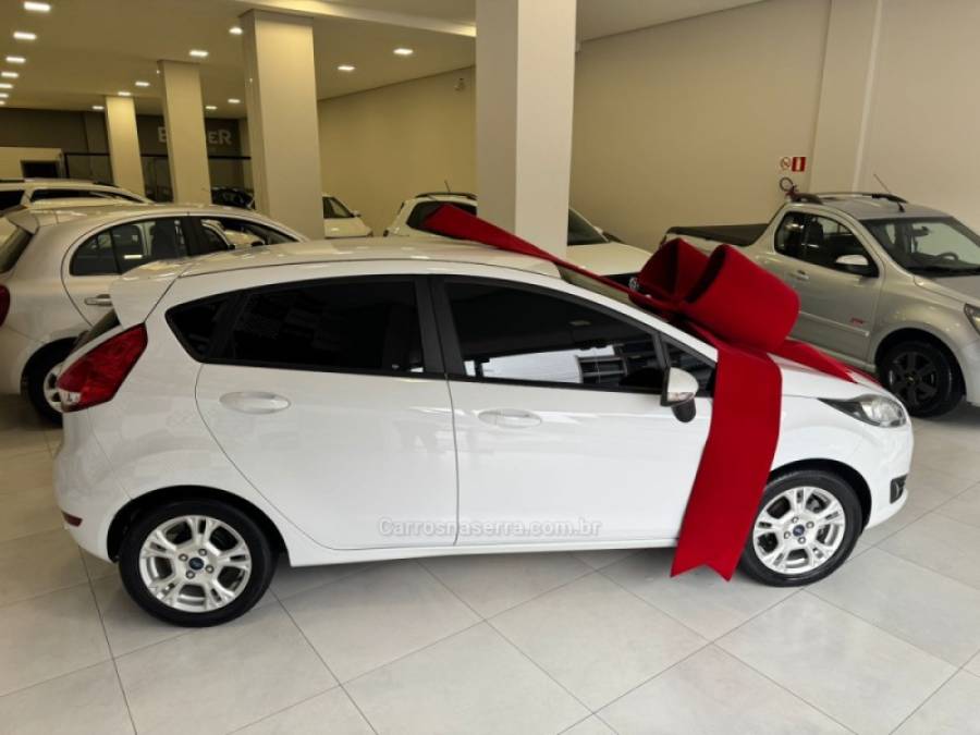 FORD - FIESTA - 2016/2016 - Branca - R$ 51.900,00