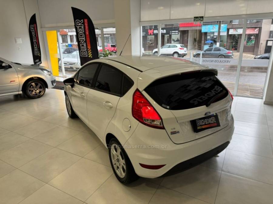 FORD - FIESTA - 2016/2016 - Branca - R$ 51.900,00