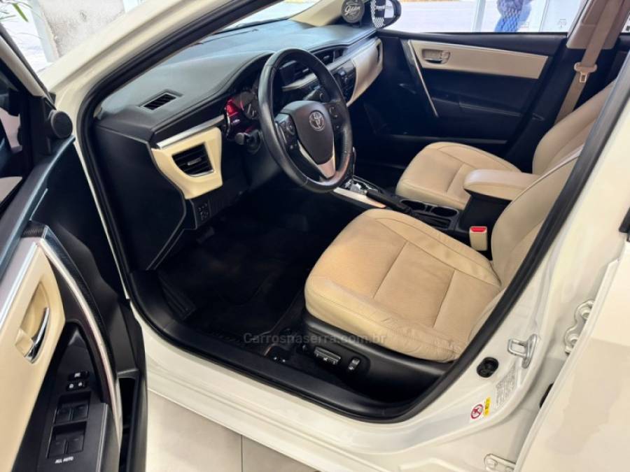 TOYOTA - COROLLA - 2015/2016 - Branca - R$ 96.900,00