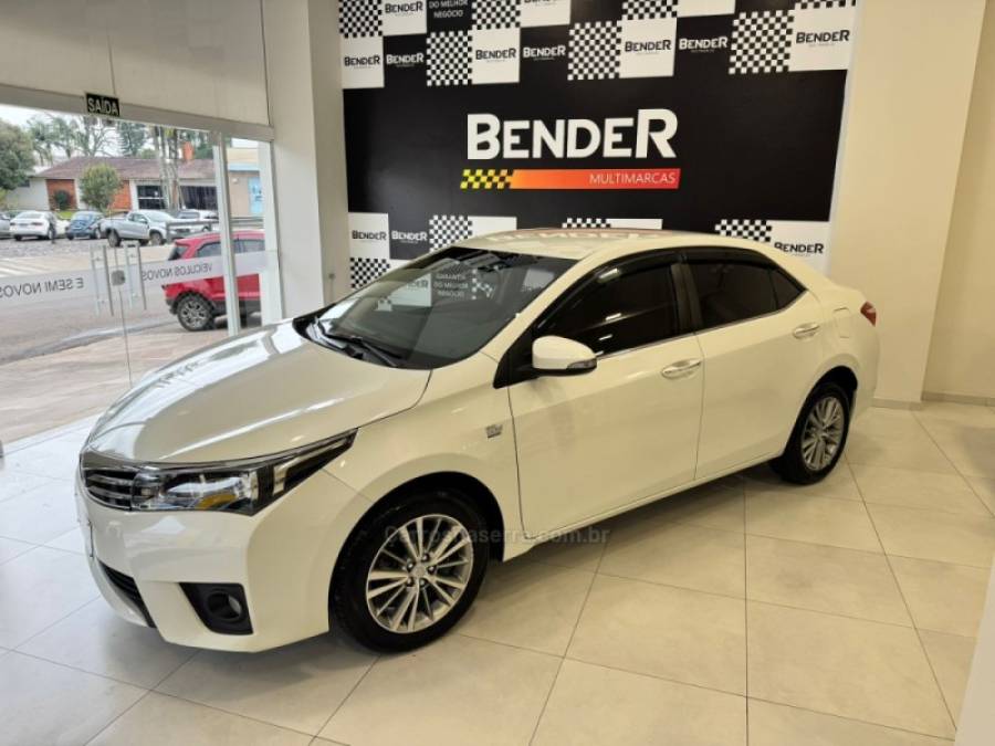 TOYOTA - COROLLA - 2015/2016 - Branca - R$ 96.900,00