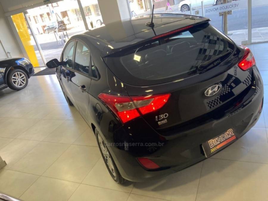 HYUNDAI - I30 - 2013/2014 - Preta - R$ 64.900,00