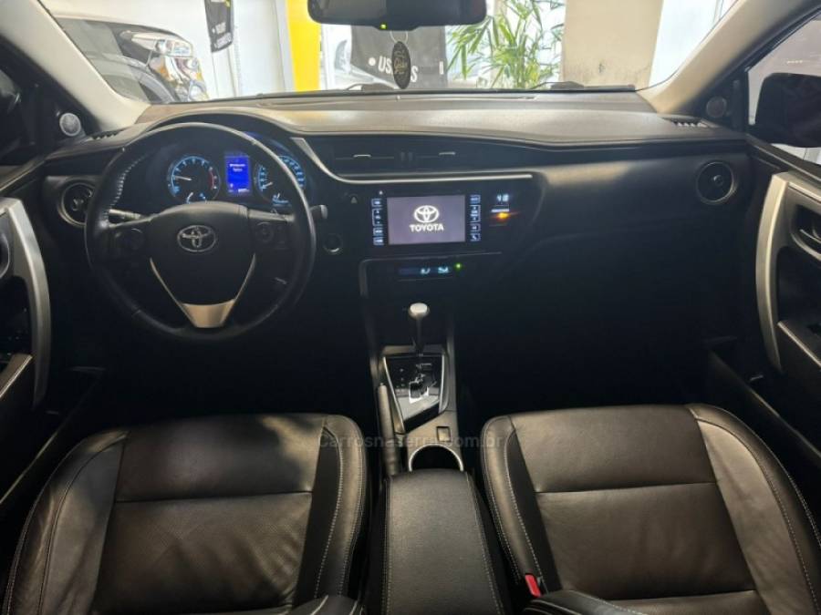 TOYOTA - COROLLA - 2018/2019 - Preta - R$ 108.900,00