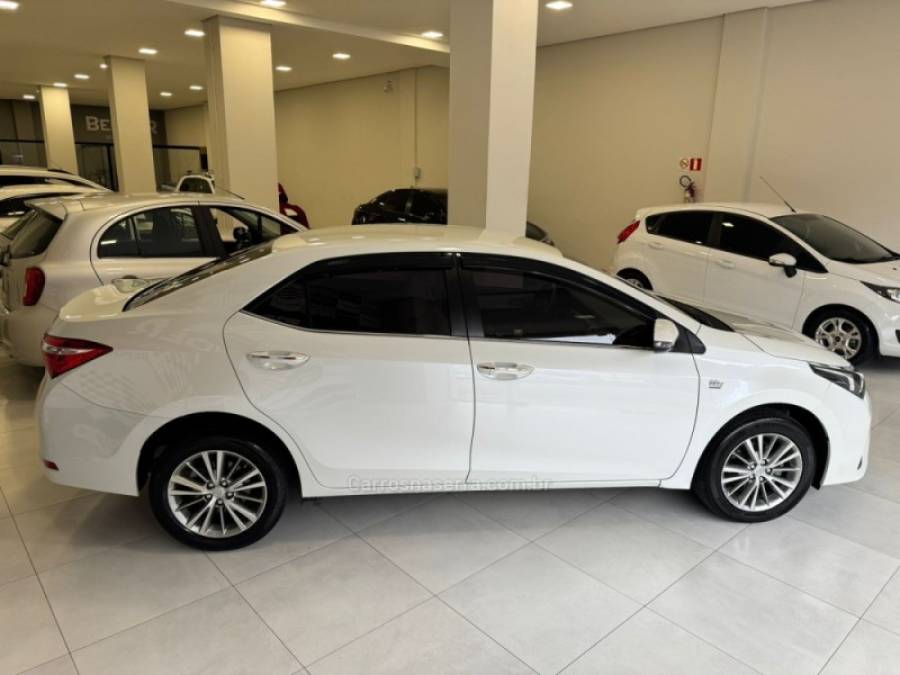 TOYOTA - COROLLA - 2015/2016 - Branca - R$ 96.900,00