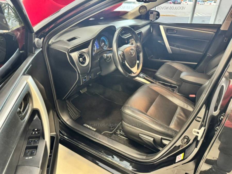 TOYOTA - COROLLA - 2018/2019 - Preta - R$ 108.900,00