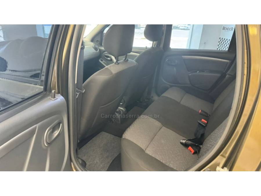 RENAULT - DUSTER - 2014/2015 - Verde - R$ 57.900,00