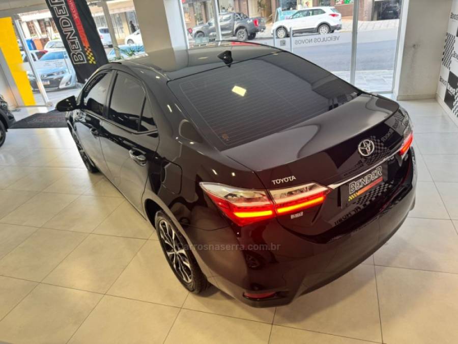 TOYOTA - COROLLA - 2018/2019 - Preta - R$ 108.900,00