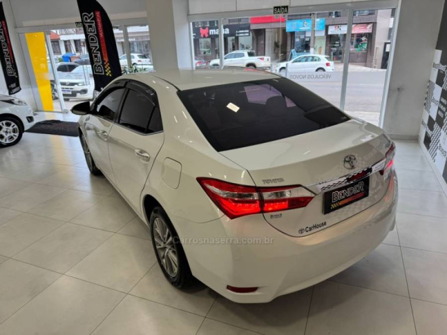 TOYOTA - COROLLA - 2015/2016 - Branca - R$ 96.900,00