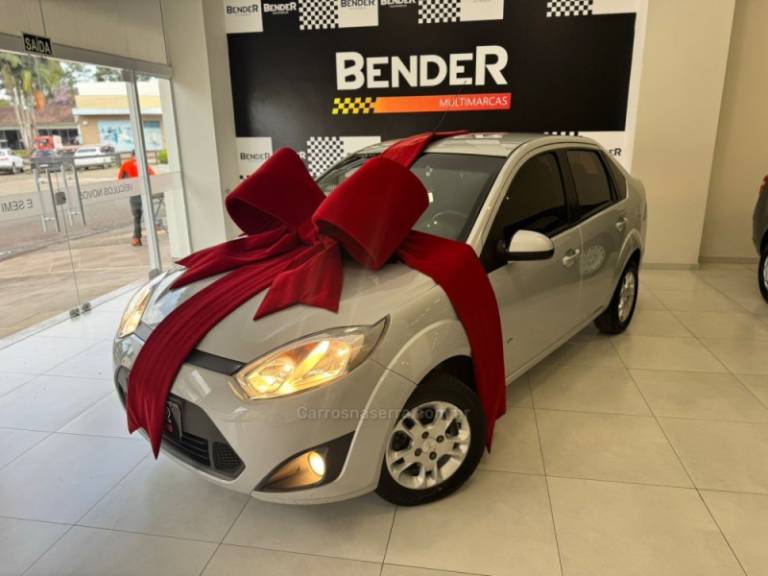 FORD - FIESTA - 2013/2014 - Prata - R$ 42.900,00