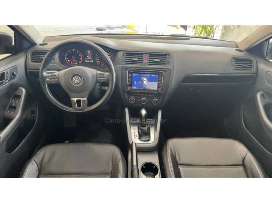 VOLKSWAGEN - JETTA - 2012/2013 - Cinza - R$ 69.900,00