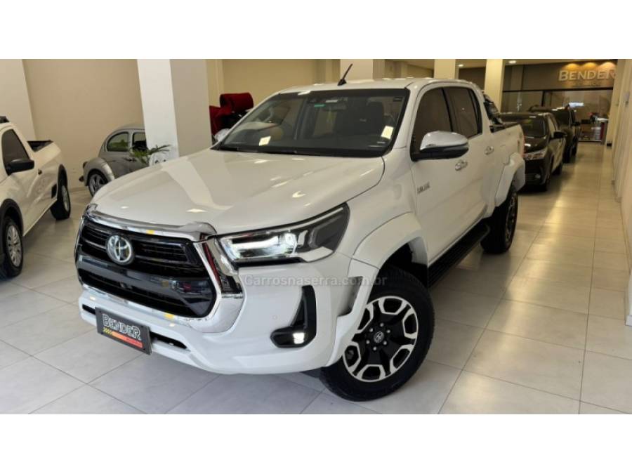 TOYOTA - HILUX - 2023/2024 - Branca - R$ 289.900,00