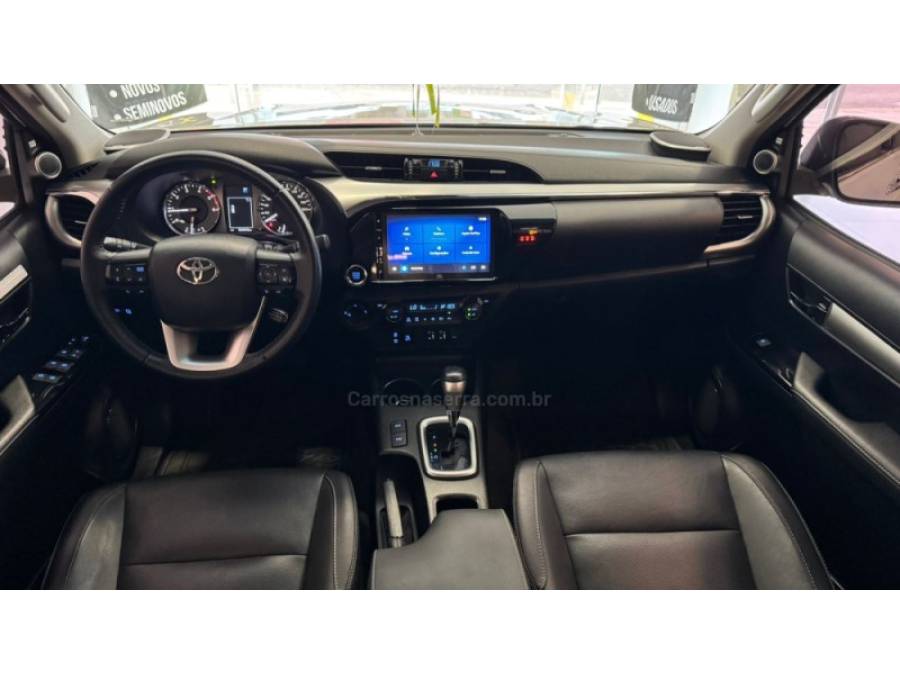 TOYOTA - HILUX - 2023/2024 - Branca - R$ 289.900,00