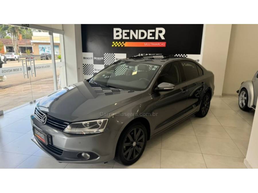 VOLKSWAGEN - JETTA - 2012/2013 - Cinza - R$ 69.900,00
