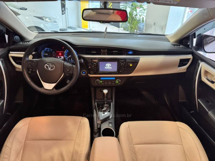 TOYOTA - COROLLA - 2015/2016 - Branca - R$ 96.900,00